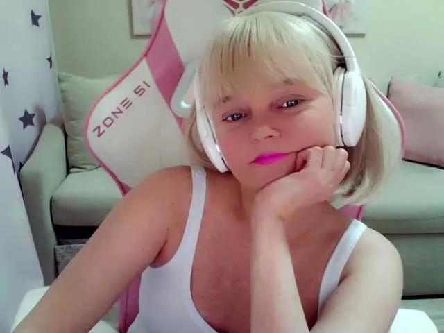 ChristieRoses on BongaCams