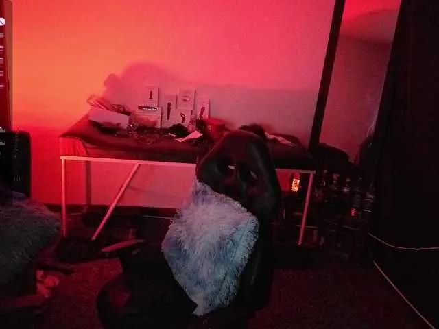 Elizabeth911 — I go crazy for deep vibrations, compliments that turn me on... and intense thrusts that make me moan uncontrollably