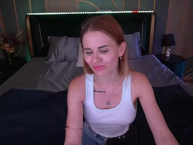 LunaLicks on BongaCams