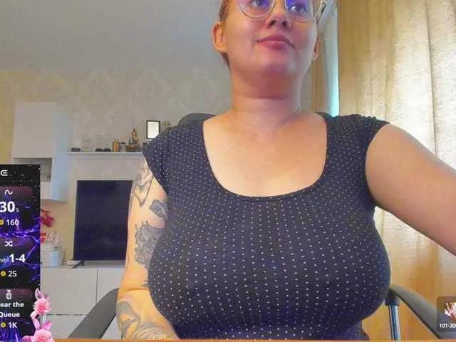 O-Queen on BongaCams