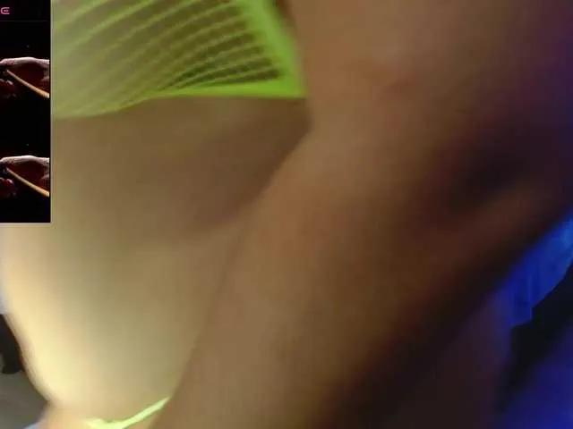 Pamela28 on BongaCams