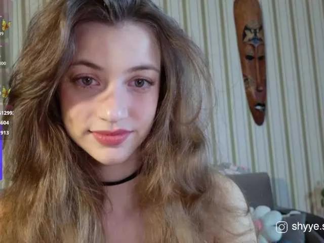 sarahsupershy on BongaCams