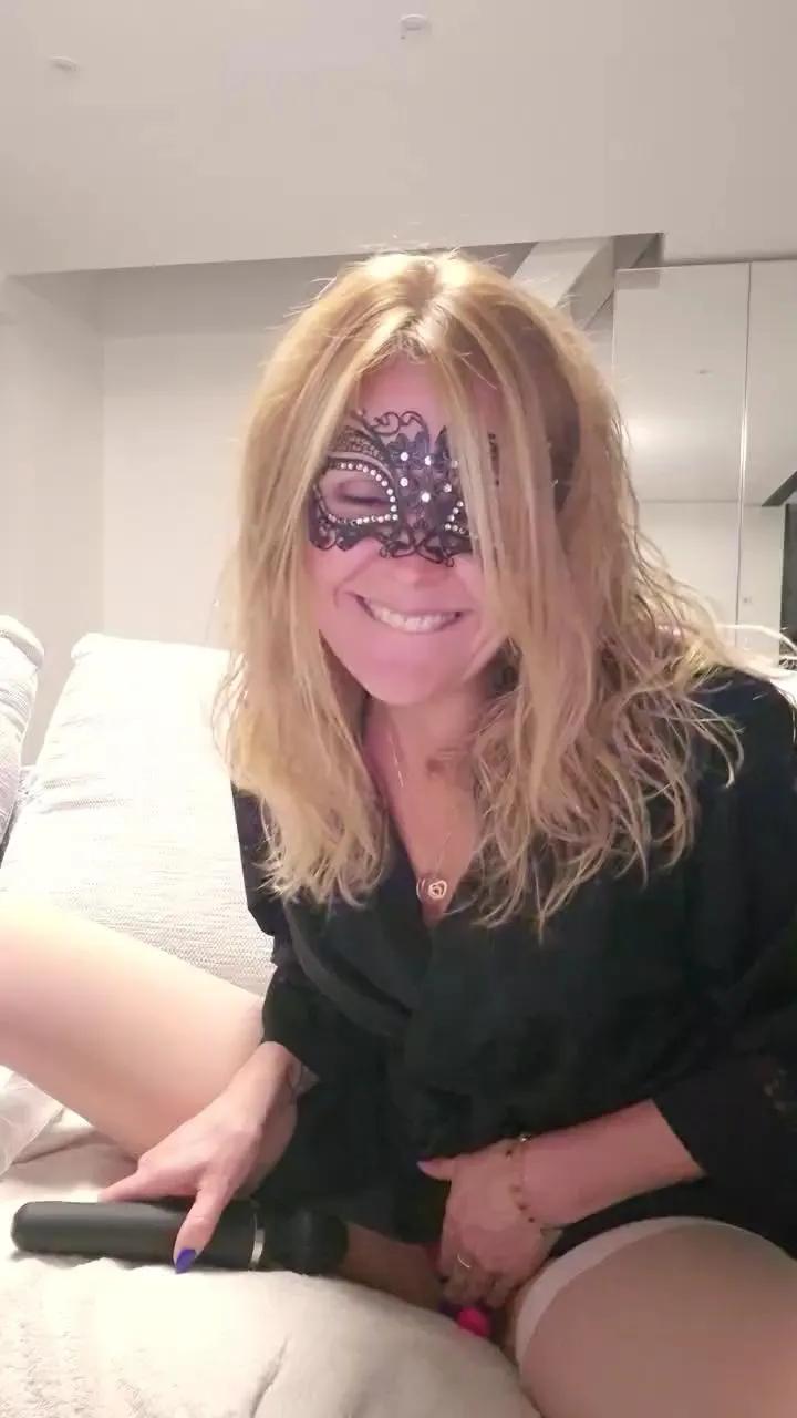 Bellemasquer on Cam4 