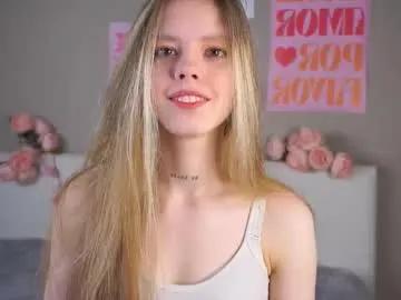 denaebeste — Hi ! I am beginner model here ! Let's just fun GOAL: hand bra + get wetter #new #shy #skinny #18 [768 tokens remaining]