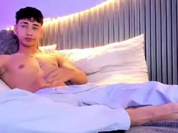 dominic_ghost — BE NAKED AND JERKING FOR 3 MIN [300 tokens left] Welcome to my room guys!! #bigcock #hairy #muscle #18 #latino