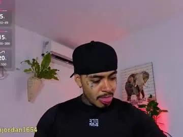 jordansmiith_ — GOAL: Great cum show [2000 tokens remaining] Tattooed macho looking for a hungry mouth or hole to give a BIG SHOT OF CUMSniff my feet while I jerk #bigass #bbc #straight #latino #lovense