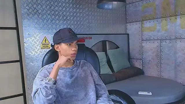 AlanCutee on StripChat 