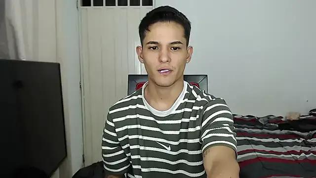 Alex_mojica on StripChat