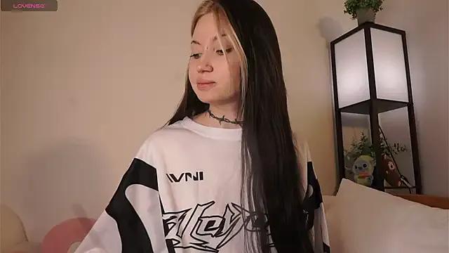 Alice_1n_Wonderland_ on StripChat