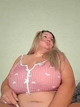 AnnaCurvy on StripChat 