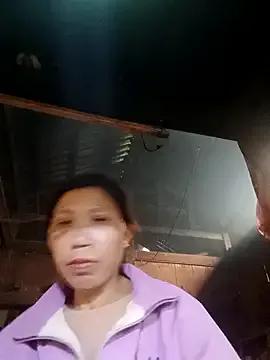 bella-la on StripChat 