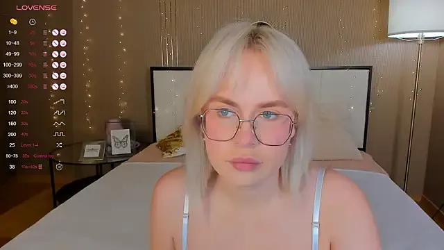 bellatip on StripChat 