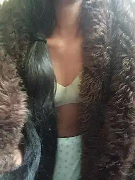 BunnyBloom25 on StripChat 