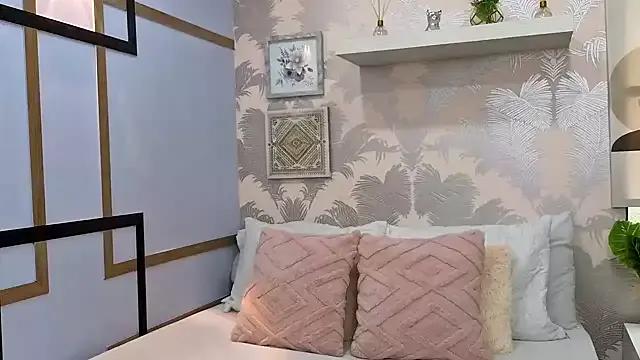 CharlotteGraay — bounce that ass in that dress