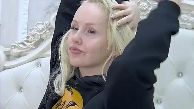 EllieFrosty_ — Ellie, look at me and smile =)