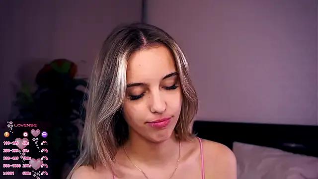 FannyHewson on StripChat 