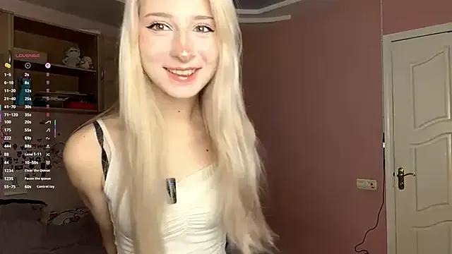 FridaAaberg on StripChat