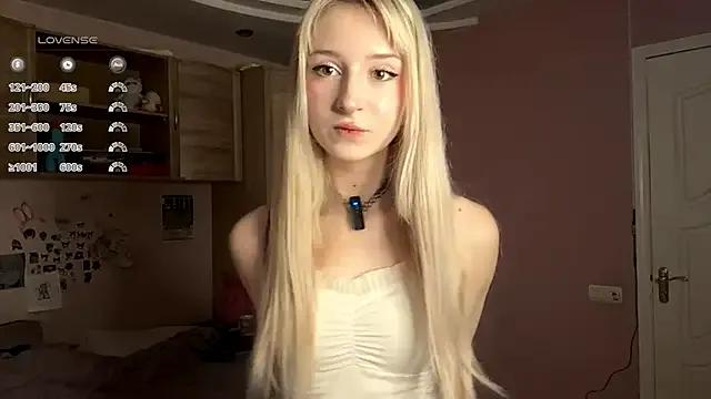 FridaAaberg on StripChat