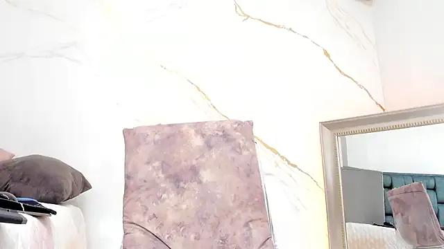 IsiisLovei on StripChat 