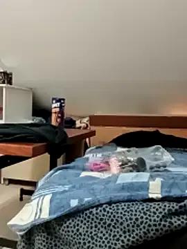 JOHANNA9MOI02 on StripChat