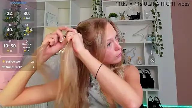 Kara_smalltits on StripChat 