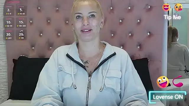 KikiSweet08 on StripChat