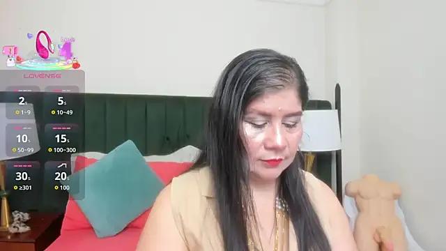 kiraGeiner on StripChat