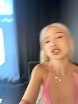 Kiss_Aurora on StripChat 