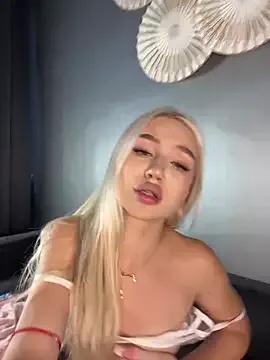 Kiss_Aurora on StripChat 