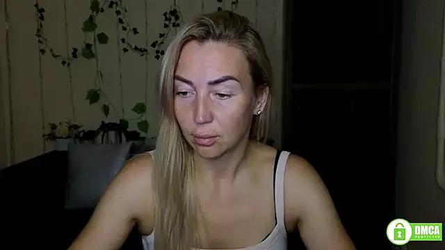 Kiss_julli88I on StripChat 