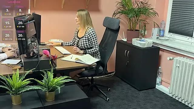 legsLONG on StripChat