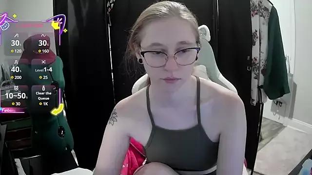 LilyFoxxx on StripChat 