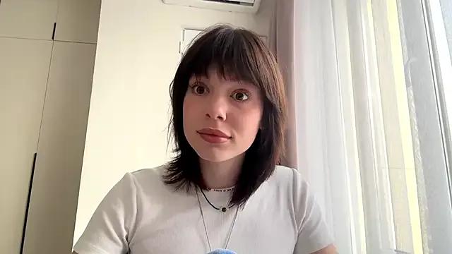 LollySimes on StripChat 