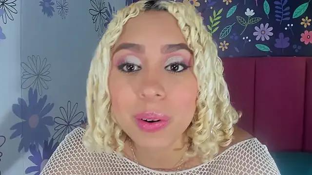 Lucy_White__ on StripChat