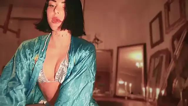 missninasparkle on StripChat 