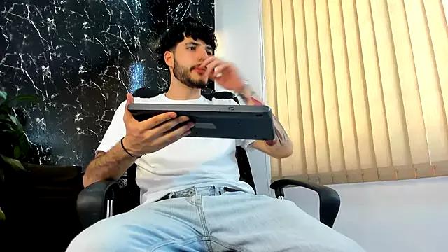 Rafael_Mendezz on StripChat 