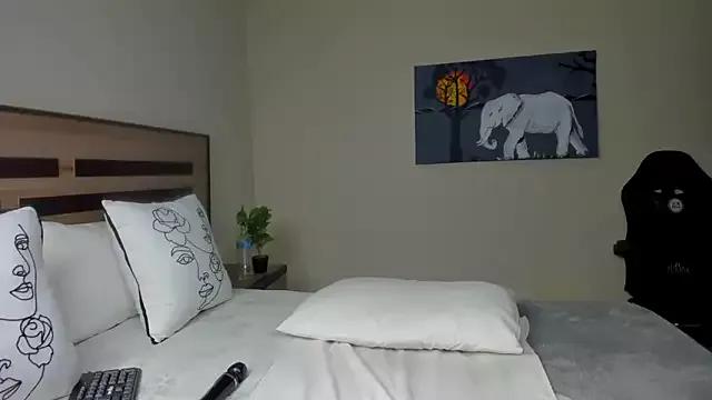 Renee-18 on StripChat 