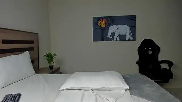 Renee-18 on StripChat 