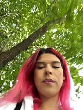 RiriRoseey on StripChat 