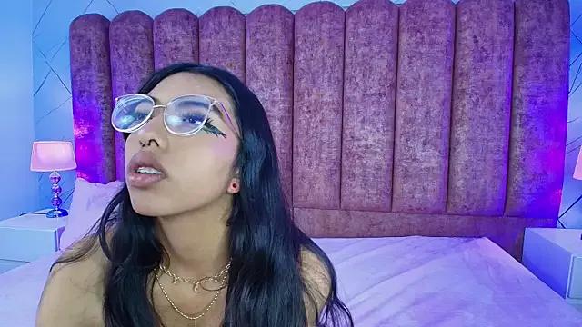 Sapphire_01 on StripChat
