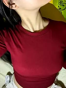 Uyennii02 — Freechat on StripChat