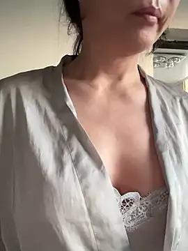 xiiuuff18 on StripChat 